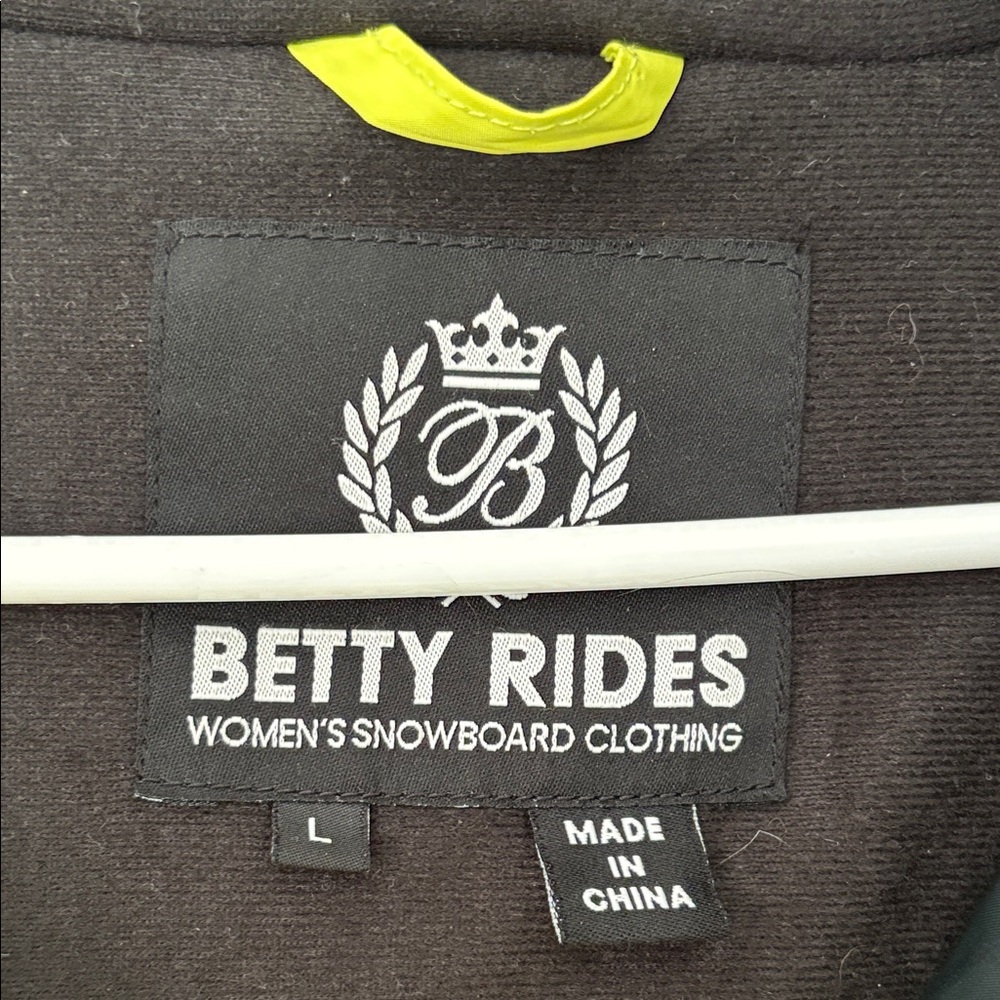 Women's Betty Rides Snowboarding Jacket - Picture 2 of 14